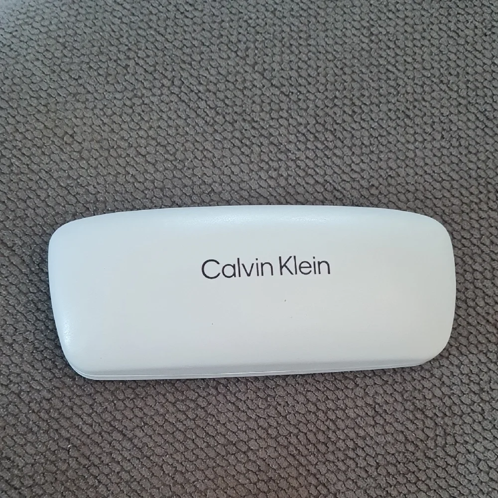 Calvin Klein White Classic Style